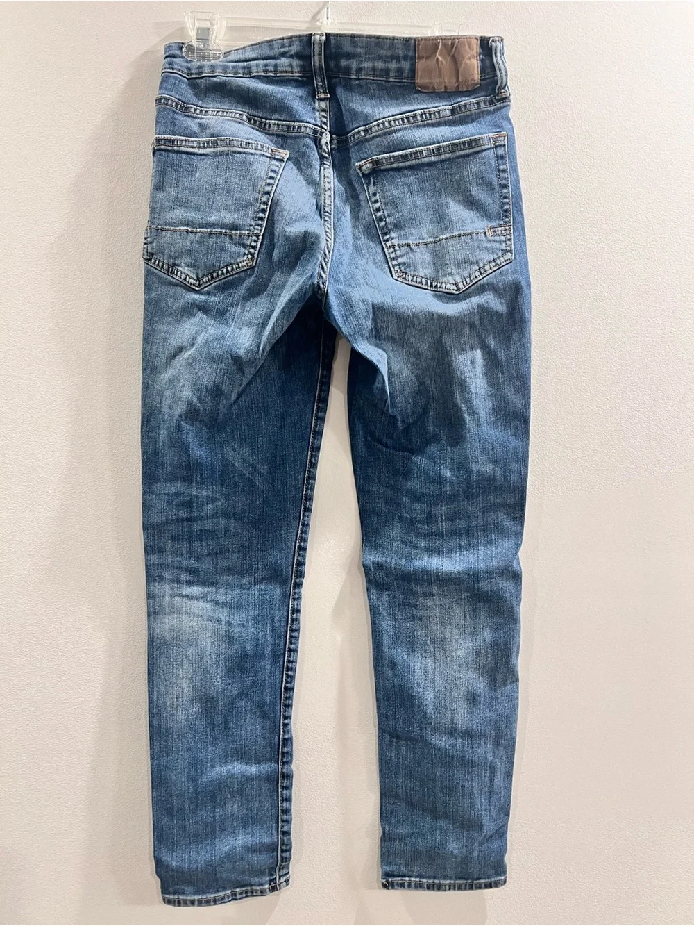 Aeropostale Men's Ripped Skinny Jeans in Medium Blue